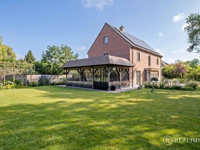 Villa à vendre pour 845000 euro avec 7 chambres à coucher