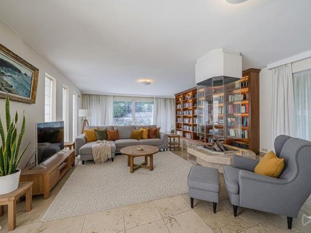 Villa à vendre pour 865000 euro avec 4 chambres à coucher