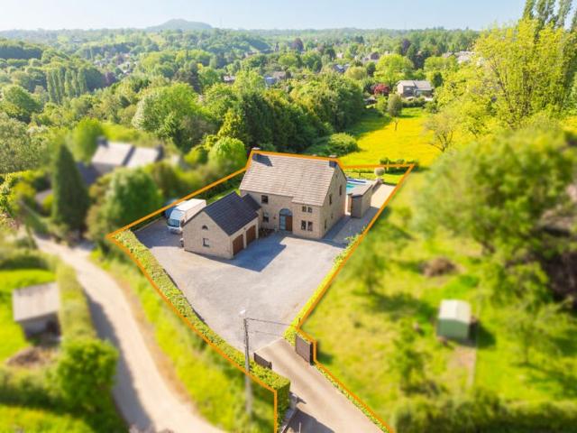 Villa à vendre pour 895000 euro avec 5 chambres à coucher