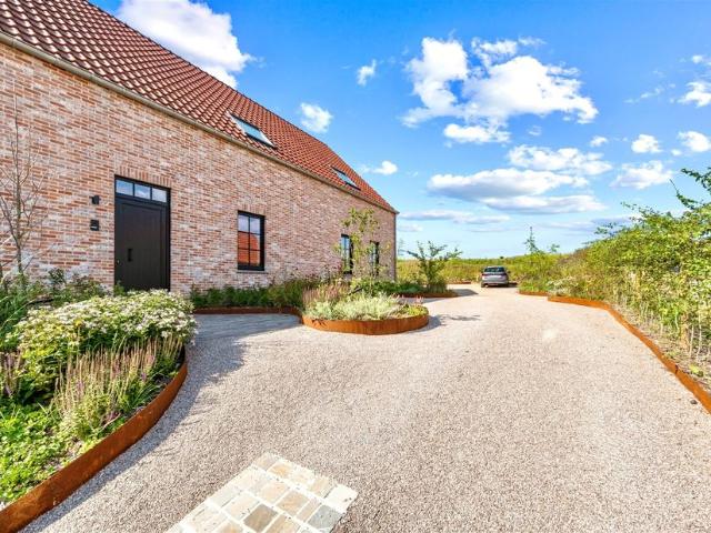 Villa à vendre pour 895000 euro avec 6 chambres à coucher
