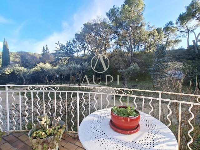 Villa à vendre Saint Étienne du Grès Piscine, grand terrain. 115m² Saint Etienne du Grès