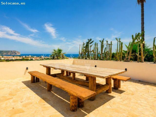 Villa Águeda: elegancia mediterránea con vistas al mar y al Montgó
