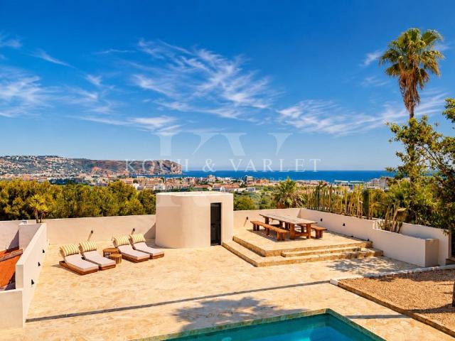 Villa Águeda: elegancia mediterránea con vistas al mar y al. 0m² Jávea Xabia