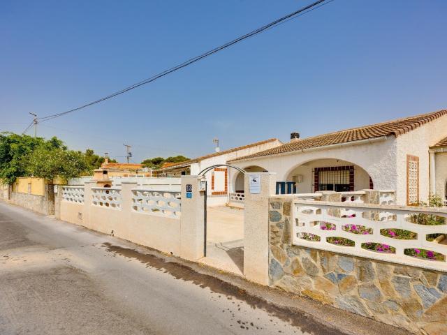 VILLA ADOSADA CON GRAN POTENCIAL | MONTEZENIA – ORIHUELA COSTA