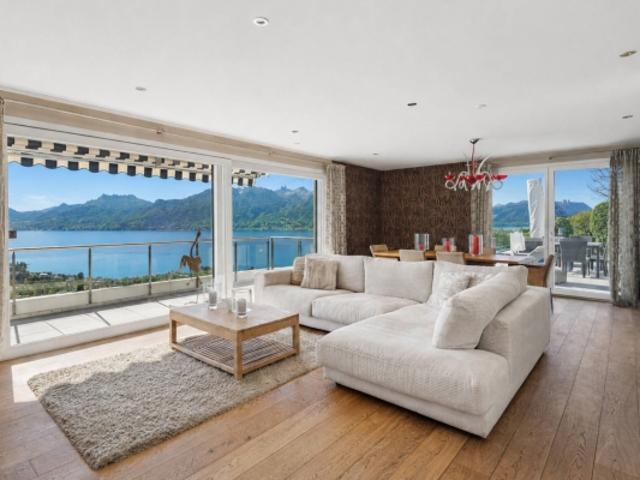 Villa ähnliches Doppelhaus mit atemberaubendem Seeblick