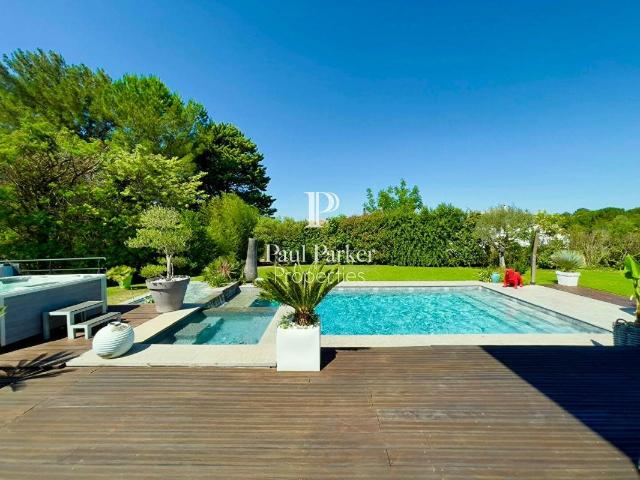 Villa Aix En Provence nord 12 pièce s 265 m2 + Annexe 38 m2. 303m² Aix en Provence
