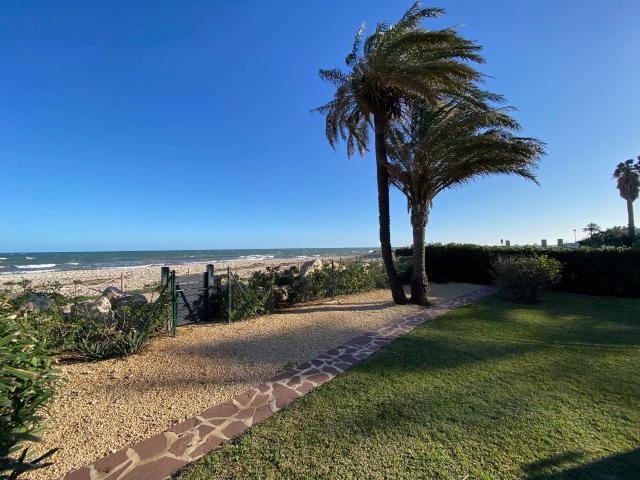 Villa Almadrava. Villa en primera línea de mar con vistas en venta en Denia. Ubicación excepcional