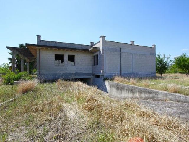 Villa allo stato rustico con terreno