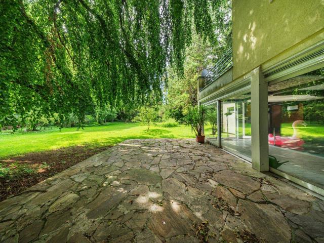Villa am Waldrand mit sonnigem Traumgarten in der Hinterbrühl über 4000 m² Bauland