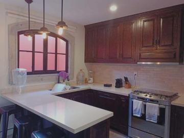 Villa amueblada en venta en San Miguel de Allende, roof garden, alberca y jacuzzi Excelente ubicació
