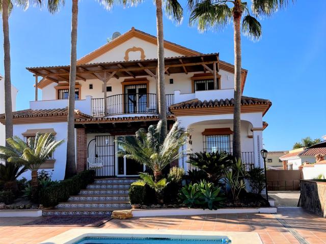 Villa andaluza independiente renovada con piscina, solárium. 197m² Alhaurín El Grande