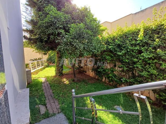 Villa angle commercial boulevard binou sina