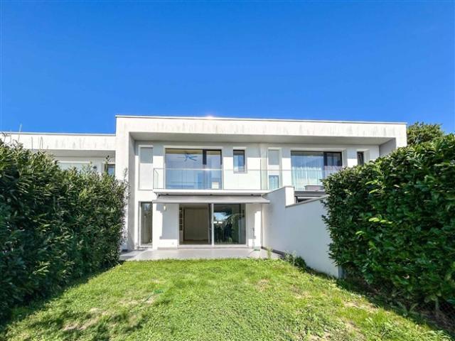 Villa angrenzend
