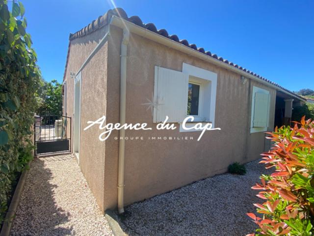 VILLA APPARTEMENT DE 50M² DE PLAIN PIED SITUÉ DANS UNE RÉSIDENCE SÉCURISÉE AVEC PISCINE, PROCHE DES GOLFS À ROQUEBRUNE SUR ARGENS