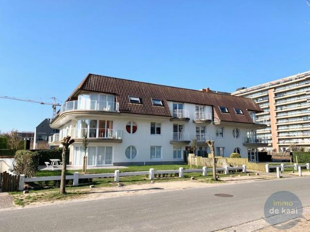Villa appartement gelegen op enkele meters van zee en aan.