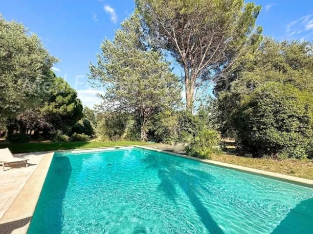 Villa architectural sur grand terrain & au calme absolut