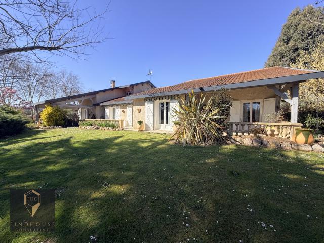 VILLA ARCHITECTE 300 M2 PISCINE HANGAR BELLES PRESTATIONS