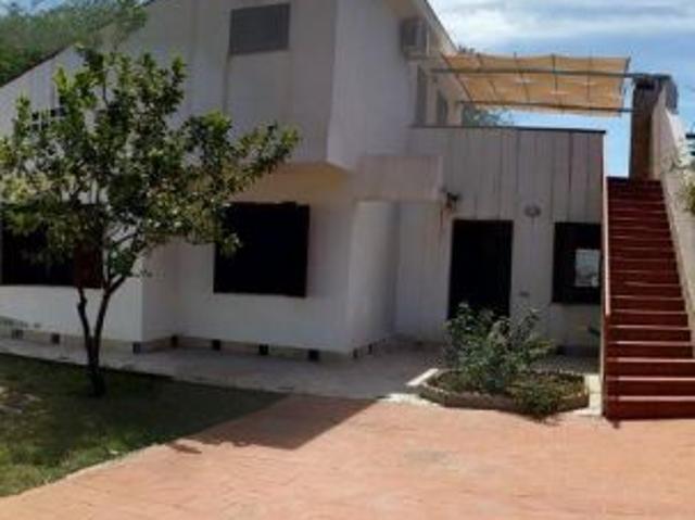 Villa arredata tutti i confort
