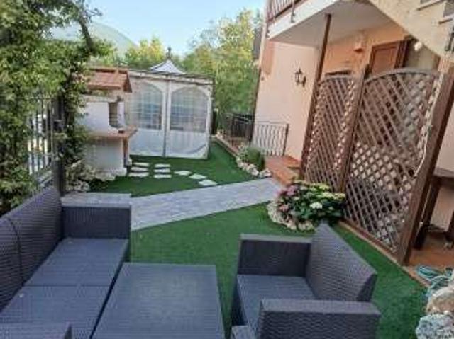 Villa arredata Caino