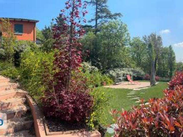 Villa arredata con terrazzo Colli