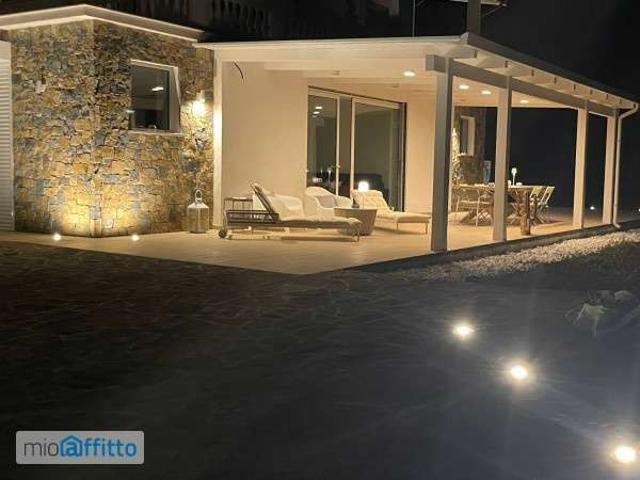 Villa arredata con terrazzo Centola