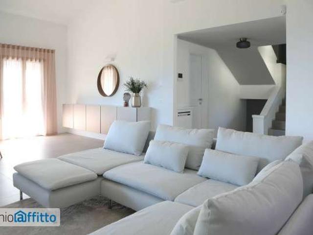 Villa arredata con terrazzo Centro