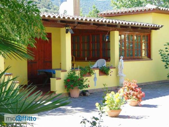 Villa arredata con terrazzo Centro