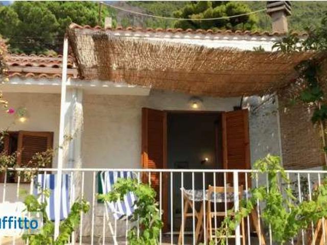 Villa arredata con terrazzo Centro