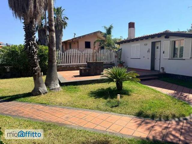 Villa arredata con terrazzo Centro