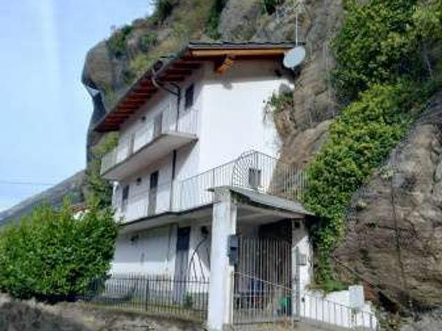 Villa arredata con terrazzo Centro