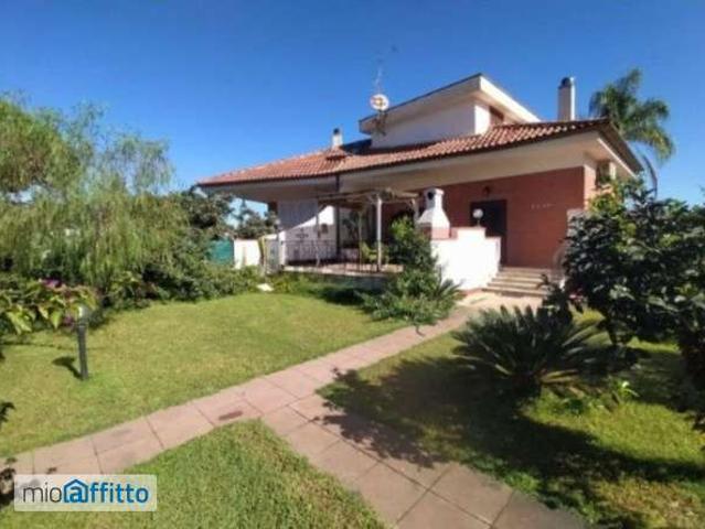Villa arredata con terrazzo Centro