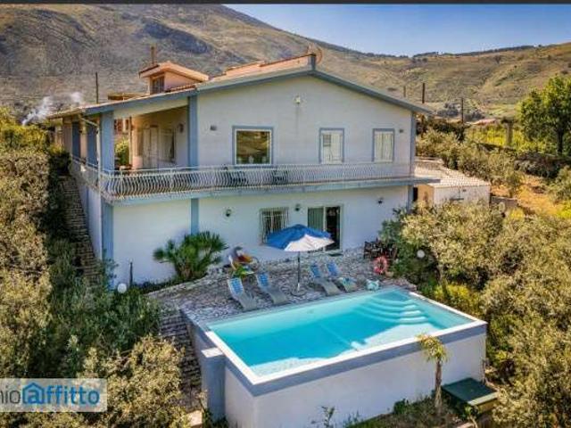 Villa arredata con terrazzo Centro
