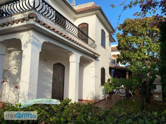 Villa arredata con terrazzo Centro