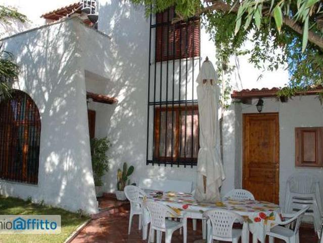 Villa arredata con terrazzo Cerenova