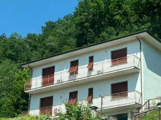 Villa arredata con terrazzo Chifenti