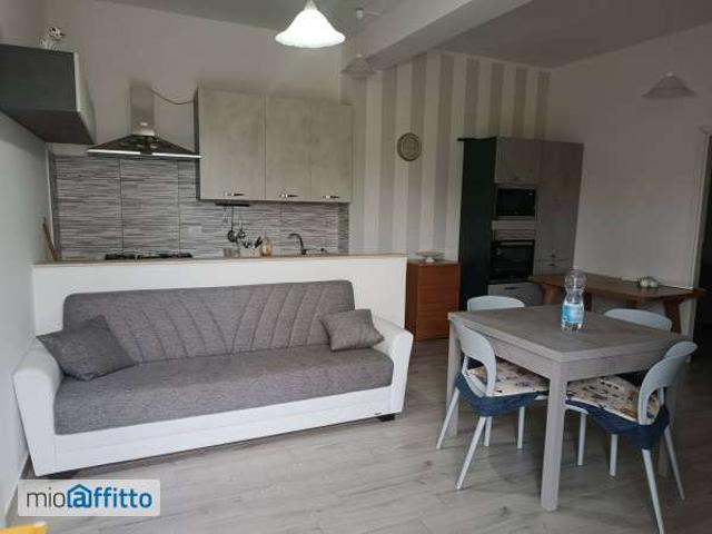 Villa arredata con terrazzo Ciro' Marina