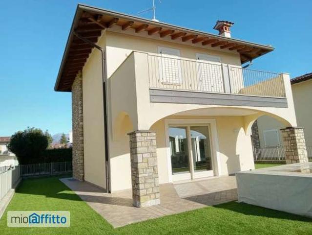 Villa arredata con terrazzo Crociale