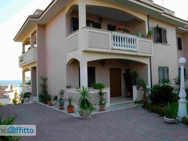 Villa arredata con terrazzo Anzio