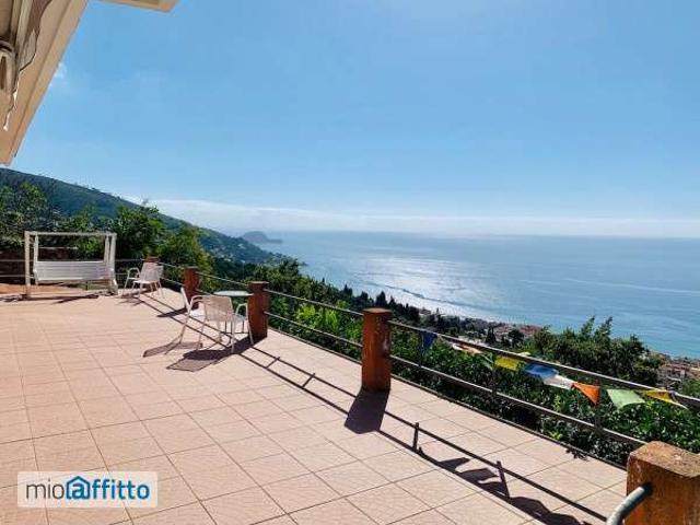 Villa arredata con terrazzo Alassio