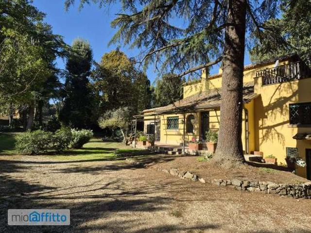 Villa arredata con terrazzo Appio latino, appia nuova, appio pignatelli, capannelle