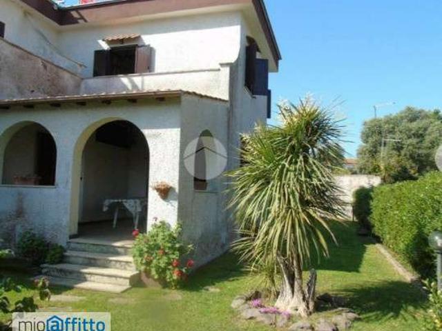 Villa arredata con terrazzo Ardea
