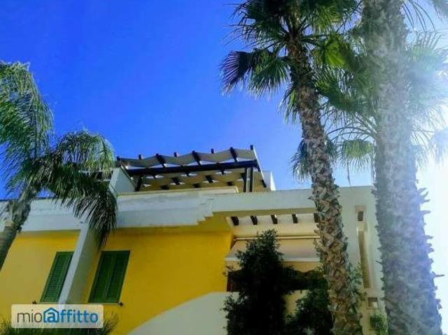 Villa arredata con terrazzo Baia verde, lidi