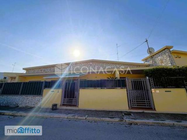 Villa arredata con terrazzo Bari