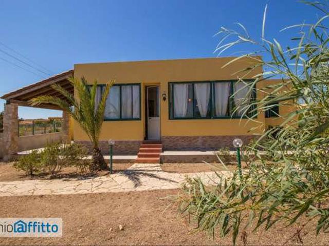 Villa arredata con terrazzo Grecale