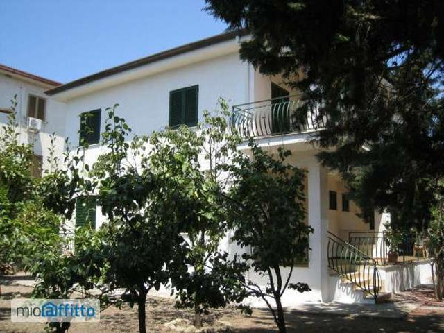 Villa arredata con terrazzo Fossa solfara mare