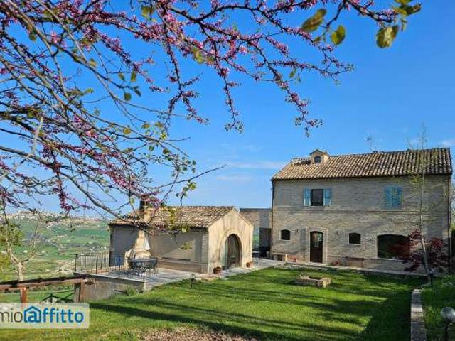Villa arredata con terrazzo Fermo