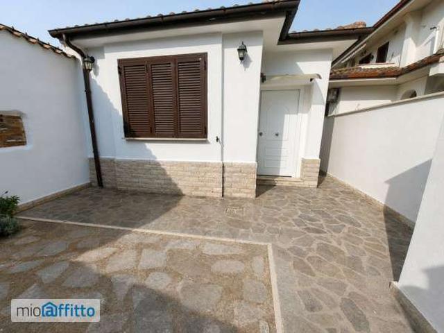 Villa arredata con terrazzo Infernetto, axa, casal palocco, madonnetta a roma