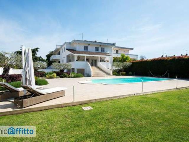 Villa arredata con terrazzo Infernetto, axa, casal palocco, madonnetta a roma