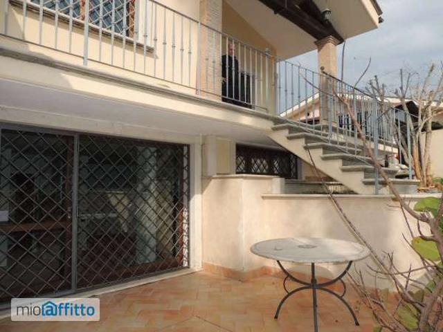 Villa arredata con terrazzo Infernetto, axa, casal palocco, madonnetta a roma