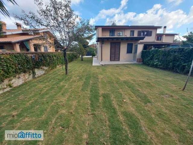 Villa arredata con terrazzo Infernetto, axa, casal palocco, madonnetta a roma
